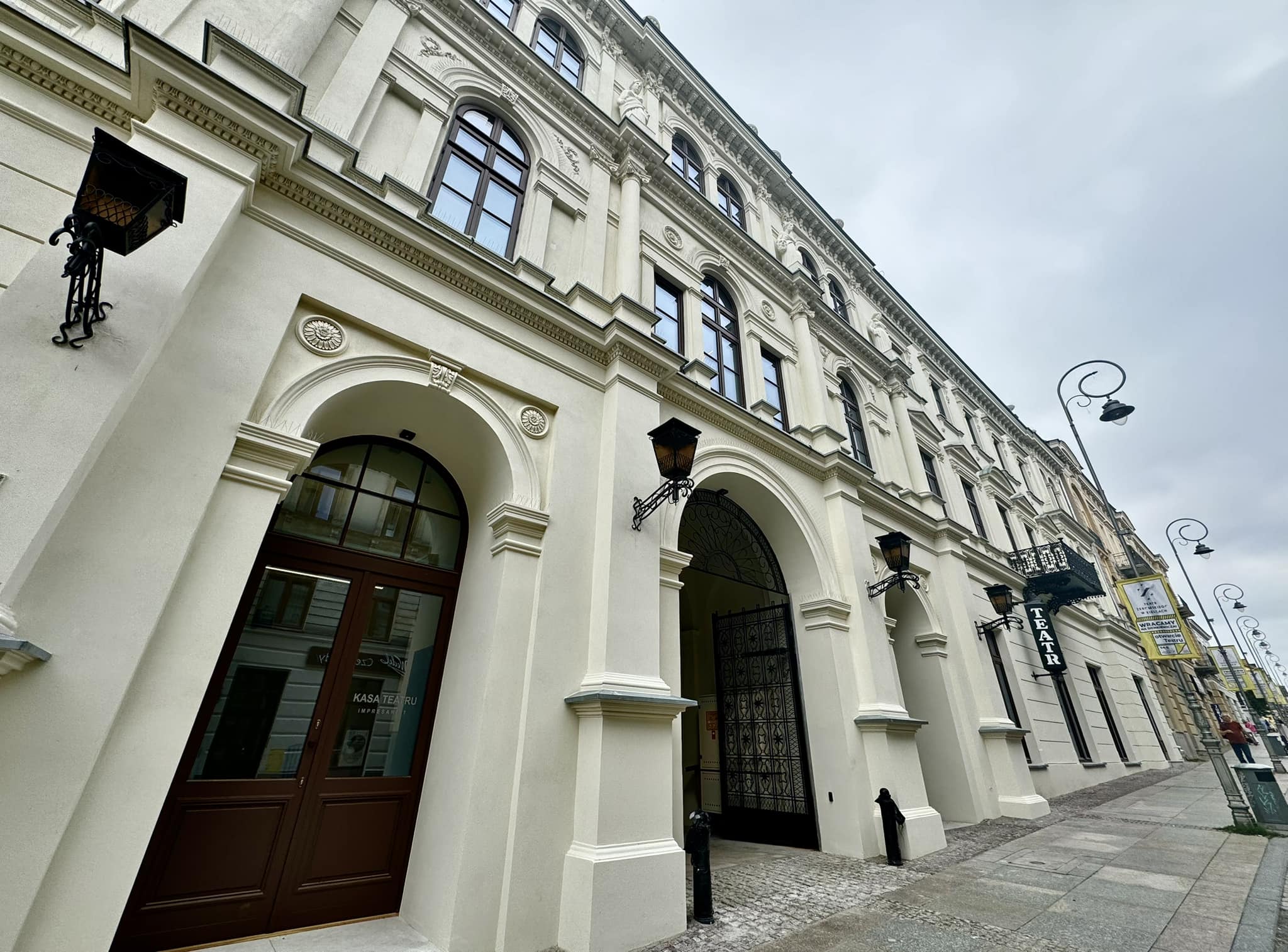 Teatr po remoncie Zdjęcie billboard